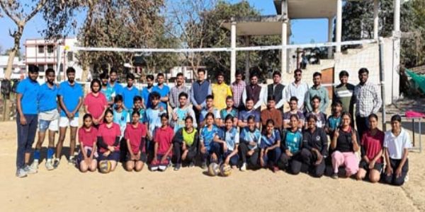 वॉलीबाल की विजेता टीम