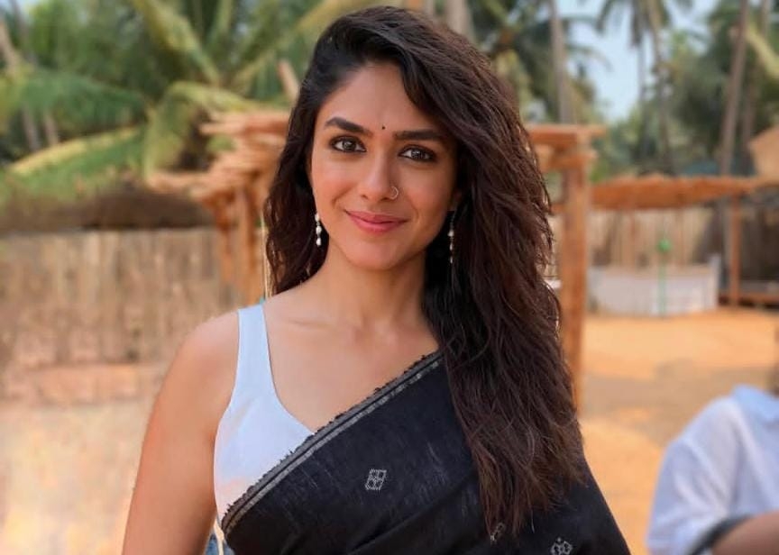 मृणाल ठाकुर - फोटो सोर्स एक्स मृणाल ठाकुर - फोटो सोर्स एक्स