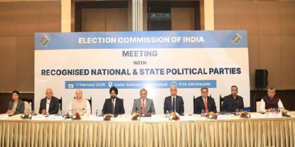 होटल रेडिशन ब्लू में हुई ईसीआई की बैठक की तस्वीर।