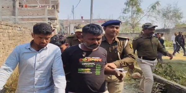 मिनी गन फैक्ट्री का उद्भेदन, पांच लोग गिरफ्तार