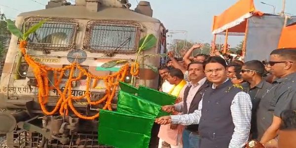 नक्सलबाड़ी रेलवे स्टेशन पर सिक्किम महानंदा एक्सप्रेस का स्टॉपेज शुरू