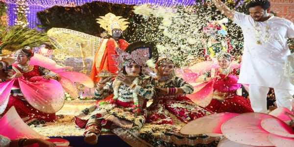 श्री गोविंद देव जी मंदिर में फागोत्सव में फूलों की होली और भजन संध्या में झूमे हजारों श्रद्धालु