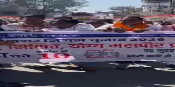 मेयर पद के प्रत्याशी सुरेंद्र लिंडा ने पदयात्रा कर मांगा वाेट