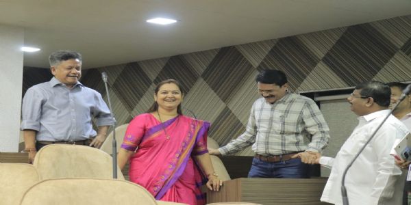 मेयर शर्मिला ने टीएमसी सभागृह का निरीक्षण किया