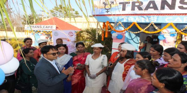 ट्रांसजेंडर समुदाय के लिए बने ट्रांस कैफे का डीसी ने किया उद्घाटन