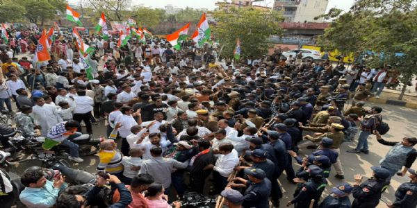 कांग्रेस खेल प्रकोष्ठ का विधानसभा घेराव: पुलिस ने कांग्रेस कार्यकर्ताओं पर चलाए वाटर कैनन