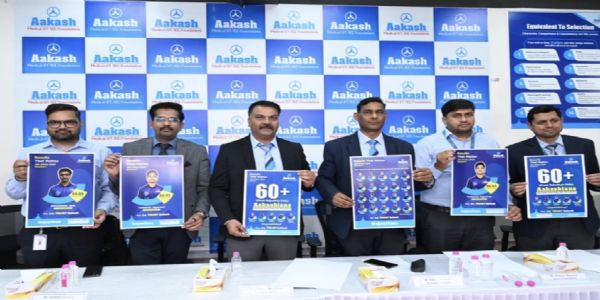 आकाश के साठ विद्यार्थियों ने जेईई मेन में किया शानदार प्रदर्शन