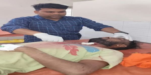 कोरबा में युवक ने अपने गले पर चाकू चलाया, कुएं में कूदा, हालत गंभीर