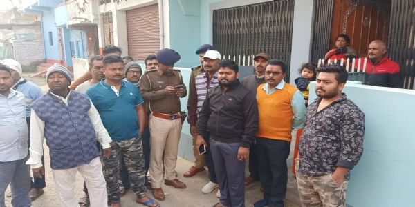 तालाबंद पूर्व प्रमुख के घर नकद सहित हजारों की चोरी,पुलिस मामले की जांच में जुटी
