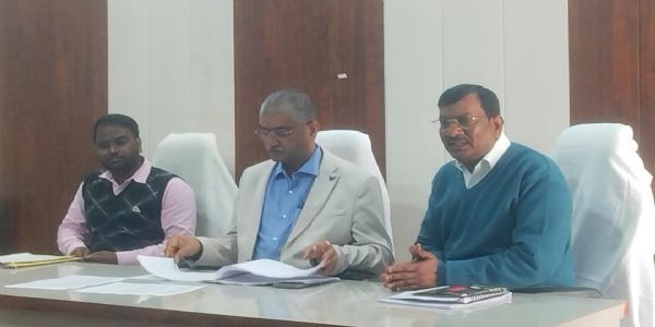 मनरेगा और फार्मर रजिस्ट्री में लापरवाही बर्दाश्त नहीं- जिला अधिकारी