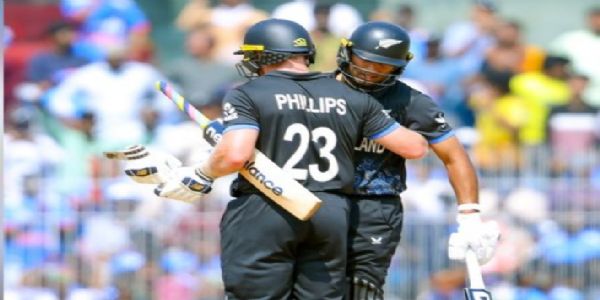 रचिन रवींद्र और ग्लेन  फिलिप्स