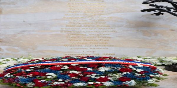 ताज महल पैलेस में 2008 हमले के पीड़ितों को मैक्रों ने दी श्रद्धांजलि