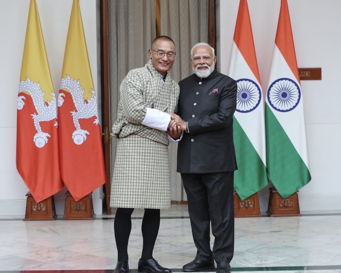 नई दिल्ली में एआई इम्पैक्ट समिट के दौरान प्रधानमंत्री नरेन्द्र मोदी भूटान के प्रधानमंत्री शेरिंग तोबगे से मुलाकात करते हुए।