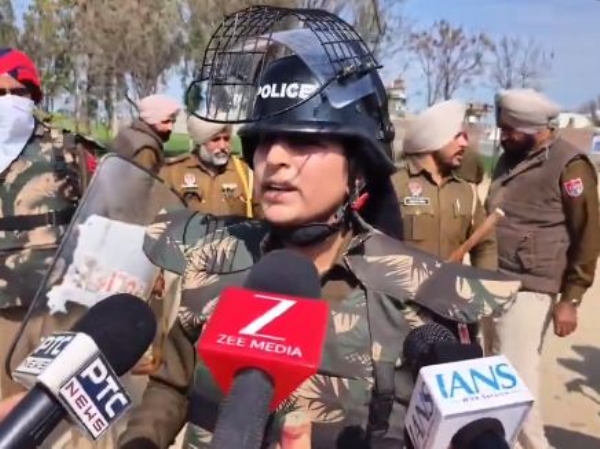 पंजाब के बठिंडा की एसएसपी घटना की जानकारी देते हुए पंजाब के बठिंडा की एसएसपी घटना की जानकारी देते हुए