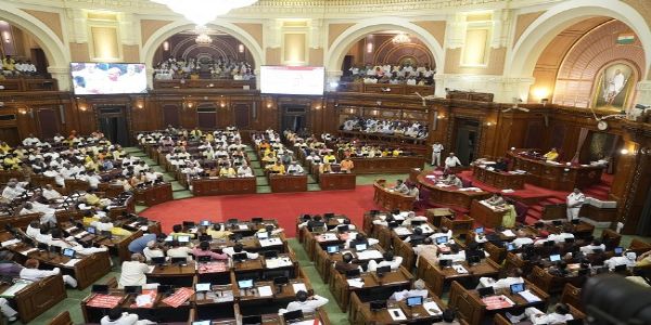 उप्र विधानसभा में उठा कांग्रेस प्रदर्शनकारियों पर लाठीचार्ज का मुद्दा