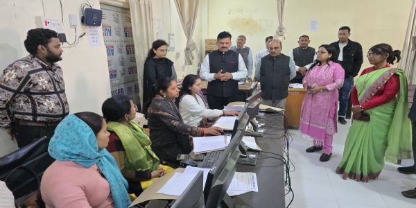 जाैनपुर : हाईस्कूल हिन्दी की प्रथम पाली परीक्षा में 3,694 अनुपस्थित रहे परीक्षार्थी