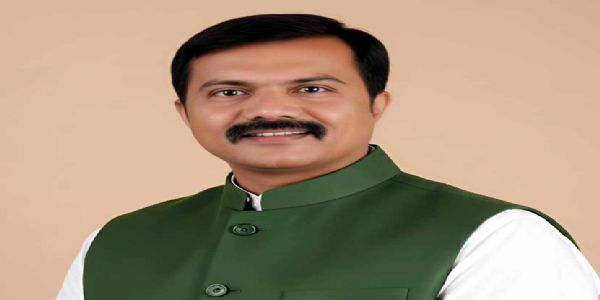 रायपुर : कांग्रेस हमेशा दोहरे चरित्र की नीति अपनाती है : मखमूर