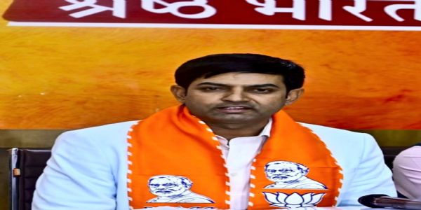 गौ माता के नाम पर केवल राजनीति करती है कांग्रेस : कैलाश वर्मा