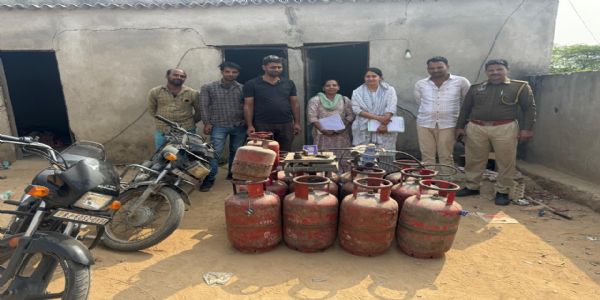 अवैध रिफिलिंग का भंडाफोड़: 102 सिलेंडर,वाहन व उपकरण जब्त