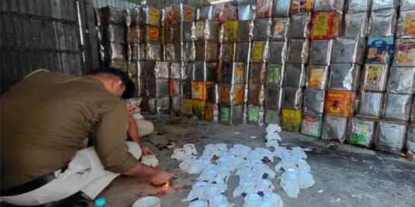 गंगारामपुर में बड़ी कार्रवाई : अवैध 28 हजार मीट्रिक टन गुड़ जब्त