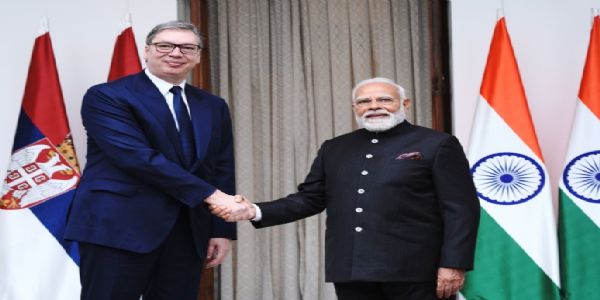 सर्बिया के राष्ट्रपति एलेक्जेंडर वुसिक से द्विपक्षीय वार्ता करते प्रधानमंत्री मोदी