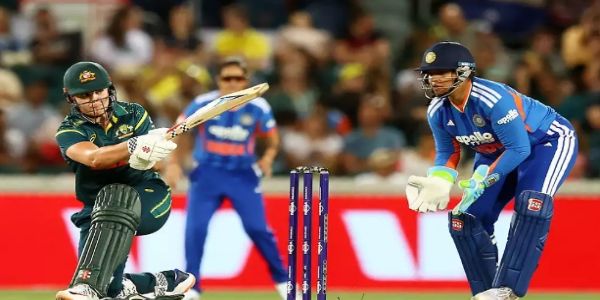 शॉट खेलती जॉर्जिया वॉल