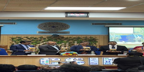 संशोधित चावल की तकनीक को  जारी करती   सीएसआईआर की महानिदेशक कलाईसेल्वी