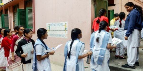 उच्च माध्यमिक गणित परीक्षा में पाठ्यक्रम से बाहर सवालों का आरोप, छात्रों-अभिभावकों में चिंता