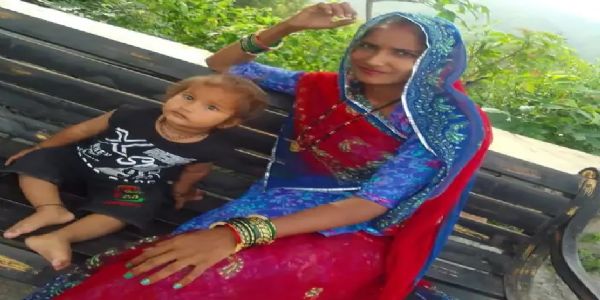 गर्भवती महिला और दो साल के बेटे की हत्या