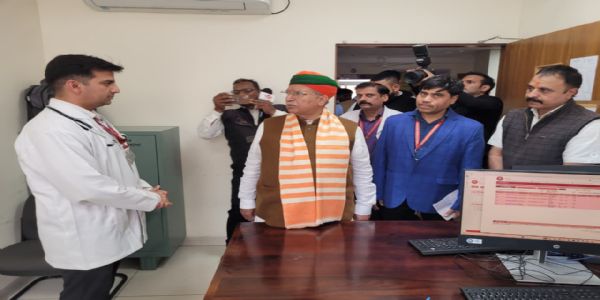 औचक निरीक्षण कर केंद्रीय मंत्री बाेले, ईएसआई के तहत बीमित व्यक्तियों और परिजनों को मिले बेहतर सुविधाएं