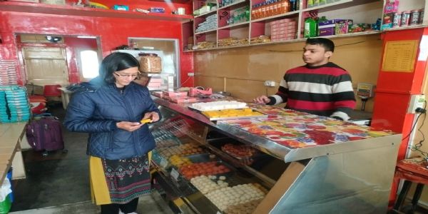 होली तैयारियां शुरू, शुद्धता परखने बाजार पहुंची जांच टीम