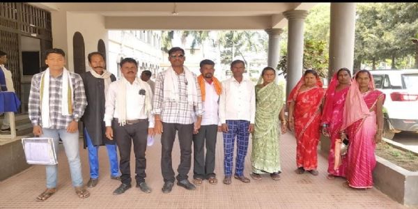 पेयजल संकट से जूझ रहे पेंड्रा के ग्रामीण कलेक्ट्रेट पहुंचे, बोर खनन व पाइपलाइन विस्तार की मांग