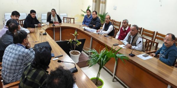 श्वान समस्या पर मंथन: कलेक्टर ने दिए ठोस कार्ययोजना बनाने के निर्देश