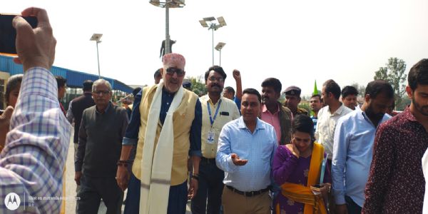 केंद्रीय मंत्री गिरिराज सिंह ने कृषि संस्थानों का किया भ्रमण