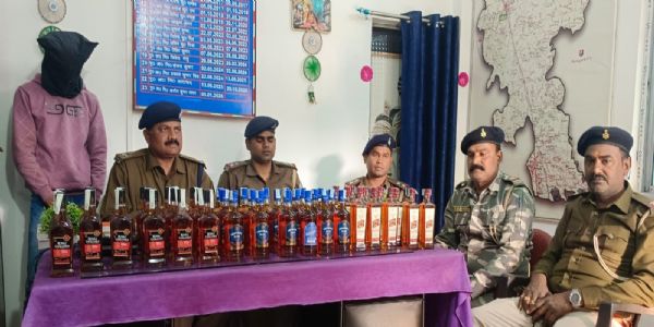दुमका में 360 बोतल अवैध अंग्रेजी शराब की बोतल के साथ एक आरोपित गिरफ्तार