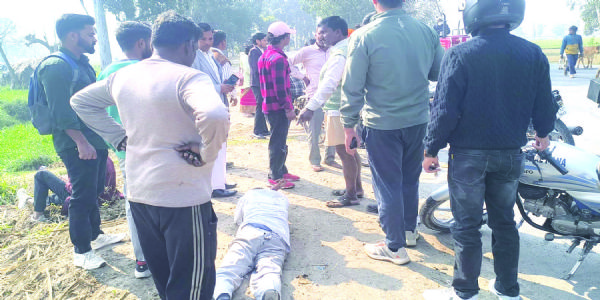 तेज रफ्तार टेंपो ने पिता-पुत्र को मारी टक्कर, चालक फरार