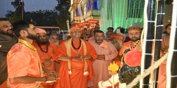 काशी की तर्ज पर गंगा आरती से गूंज उठा भीलवाड़ा, उमड़ा श्रद्धालुओं का सैलाब