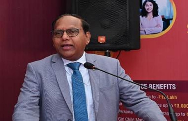 कर्मचारियों के लिए वेतन खाता पैकेज संबंधी सुविधा शिविर का उद्घाटन करते एम. नागराजू