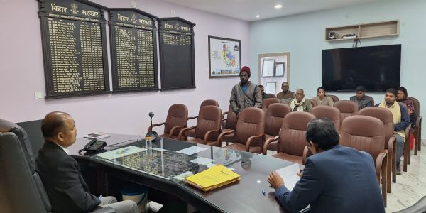 जनता से संवाद कार्यक्रम में जिलाधिकारी ने की 52 मामलों की त्वरित सुनवाई