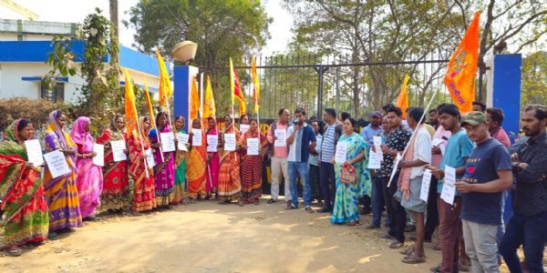 गोपीबल्लभपुर में बिजली समस्या को लेकर पावर स्टेशन का घेराव