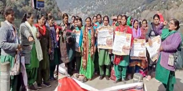 भोजनमाता संगठन का तल्लीताल में धरना प्रदर्शन