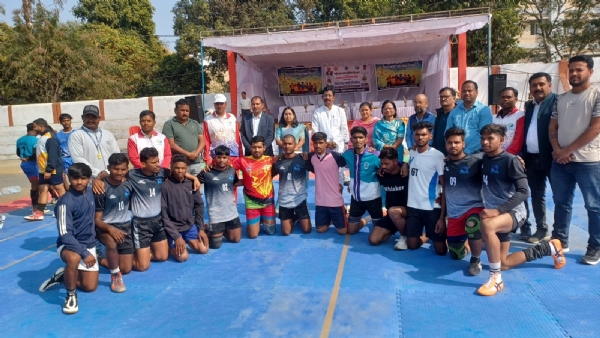 मुख्या अतिथि के साथ खिलाडी