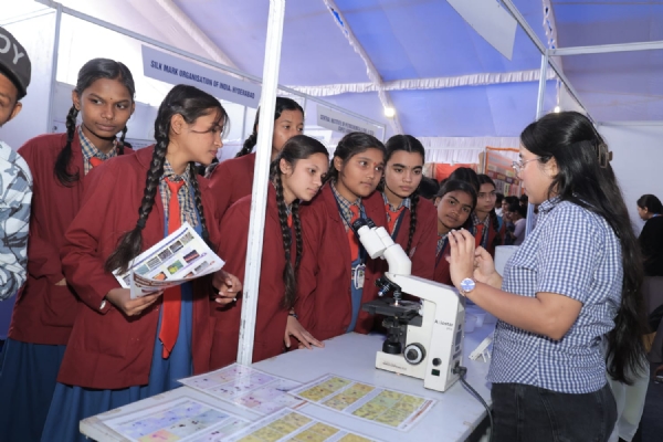 प्रगतिशील छत्तीसगढ़ प्रदर्शनी को दूसरे दिन करीब आठ हजार नागरिकों ने किया अवलोकन