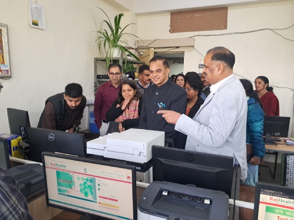 मुख्य सचिव ने किया स्वास्थ्य भवन का निरीक्षण : साफ-सफाई व प्रबंधन में सुधार को सराहा