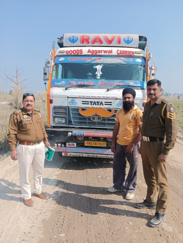 अवैध खनन में शामिल वाहन।