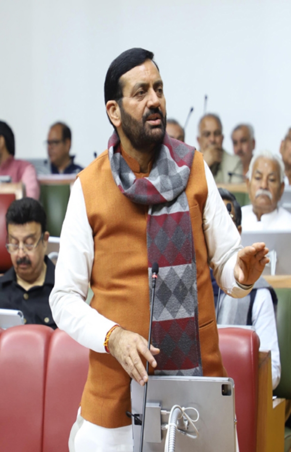 हरियाणा विधानसभा में शाेक प्रस्ताव पेश करते मुख्यमंत्री नायब सैनी