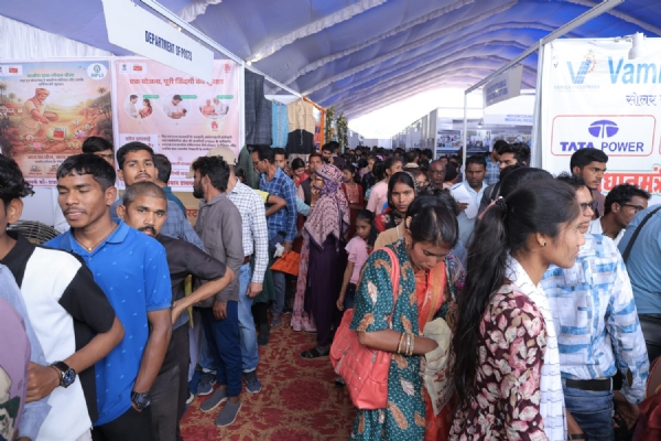 प्रगतिशील छत्तीसगढ़ प्रदर्शनी को दूसरे दिन करीब आठ हजार नागरिकों ने किया अवलोकन