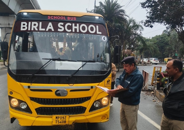 आरटीओ ने की स्कूली वाहनों पर कार्रवाई