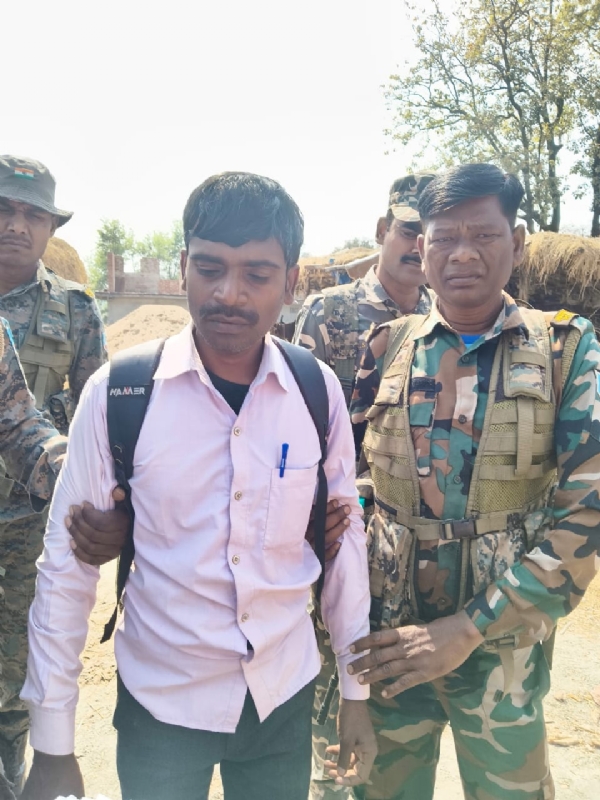 रोजगार सेवक गिरफ्तार