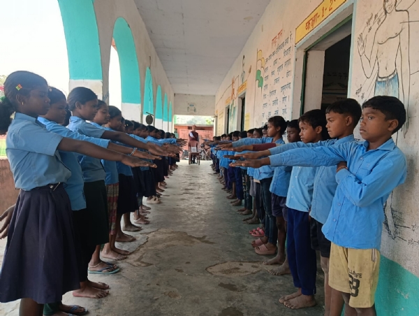 अररिया फोटो:शपथ लेते स्कूली बच्चे